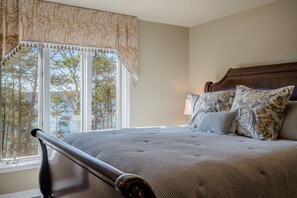 4 bedrooms, desk, iron/ironing board, free WiFi -  Gorgeous Lake Views, 2 living areas, large porch, Central Location (Hot Springs Village)