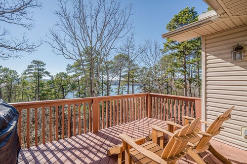  Gorgeous Lake Views, 2 living areas, large porch, Central Location