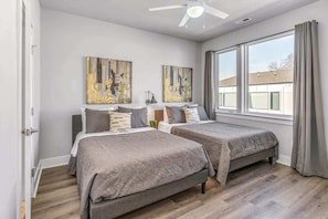 4 bedrooms, iron/ironing board, WiFi, bed sheets