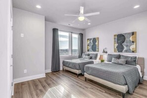 4 chambres, fer et planche à repasser, Wi-Fi, draps fournis