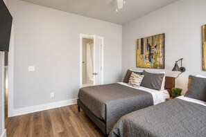 4 bedrooms, iron/ironing board, WiFi, bed sheets