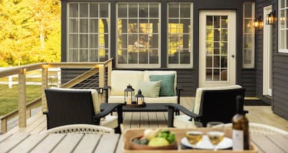 Private Estate w/ Heated Pool, Pond & 10 Acres