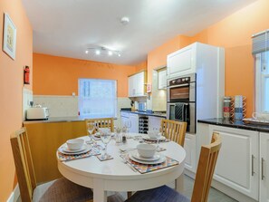 High chair - 3 bedroom accommodation in Broadstairs (Broadstairs)