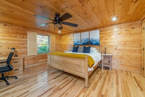 3 bedrooms, desk, iron/ironing board, travel cot