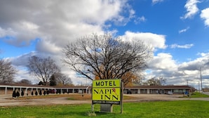 A motel sign with the name 'Nappi Inn' and the tagline 'Dream in Comfort'. - Napp Inn Motel (Rock Falls)