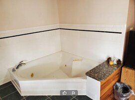 Bañera y ducha independientes, toallas