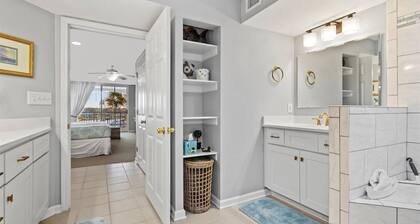 Yacht Club Villas