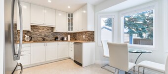 ⭐️Comfy and Classic 5 bedroom Home⭐️ King Bed🛏 Pool Table🎱3 Min from WEM🛍🎉❤️