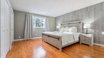 5 dormitoris, planxa i posts de planxar, wifi i roba de llit