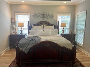 4 quartos, escrivaninha, ferros/tábuas de passar roupa