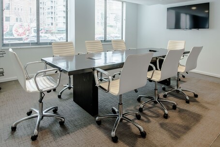 2500 Penn, a Placemakr Experience - Image 9