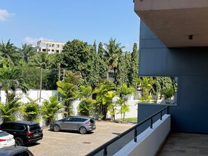 Property grounds - Imperial Grove 3BR @ Cantonments (Accra)