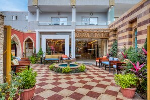 Front of property - Mamlouk Pyramids Hotel  (Giza)
