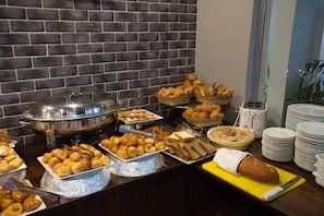 Frukostbuffé varje dag mot avgift