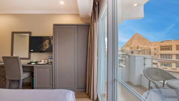 Superior Twin Room With Panoramic Pyramids View & Balcony | Wardrobe