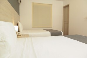 Deluxe-Zweibettzimmer | Daunenbettdecken, Minibar, laptopgeeigneter Arbeitsplatz