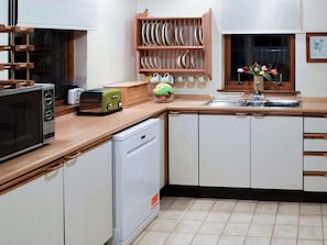 Lavavajillas, silla alta para bebés, utensilios de cocina