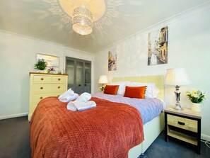 House | 4 bedrooms, iron/ironing board, free WiFi, bed sheets