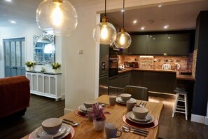House | Private kitchen | Fridge, microwave, oven, stovetop