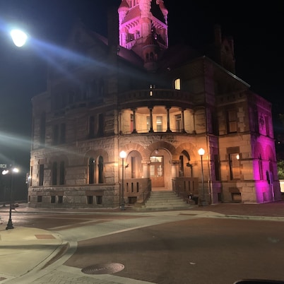 Davis Street Victorian  -  Steps away from Celebration Square !