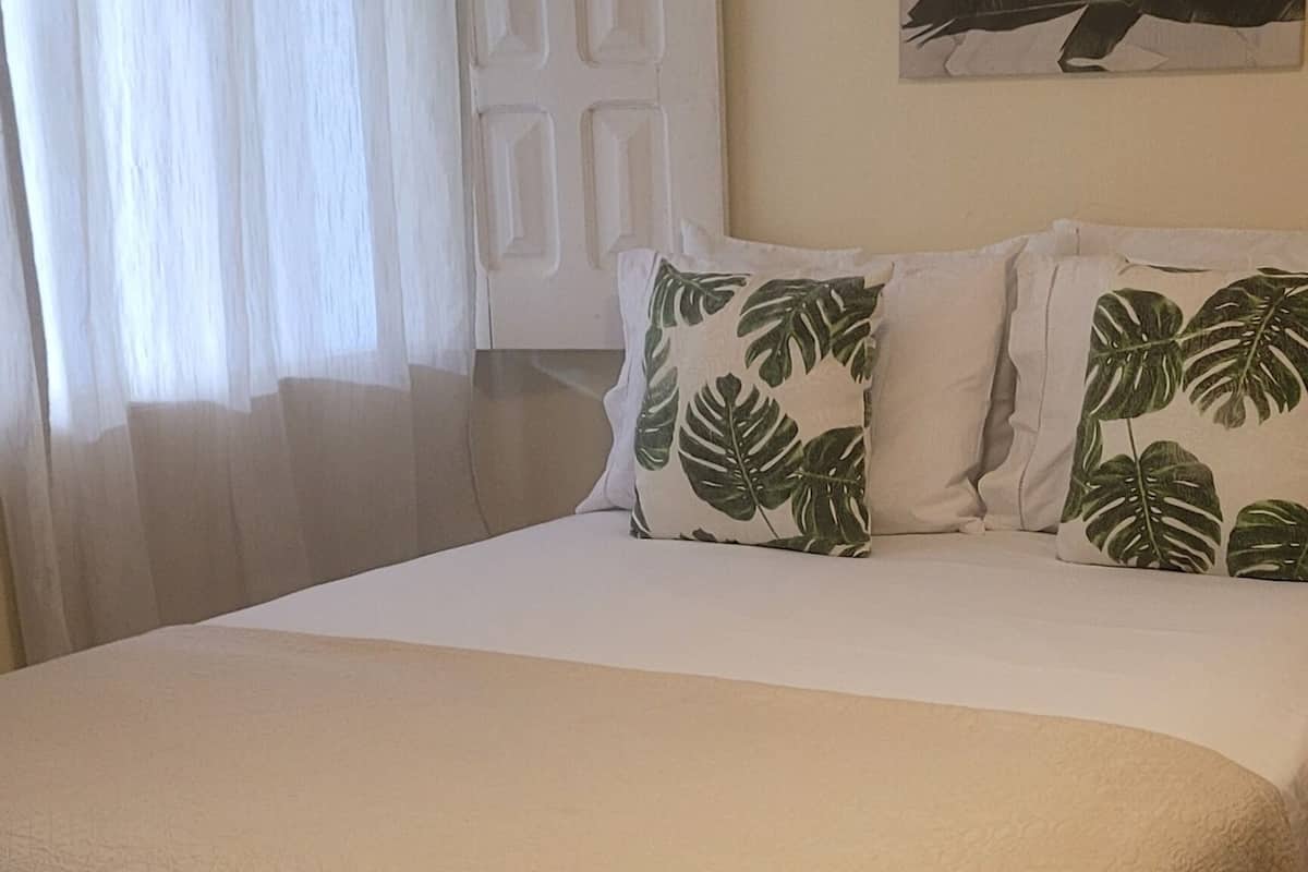 Room, 1 Double Bed, Non Smoking | Minibar, blackout curtains, iron/ironing board, free WiFi