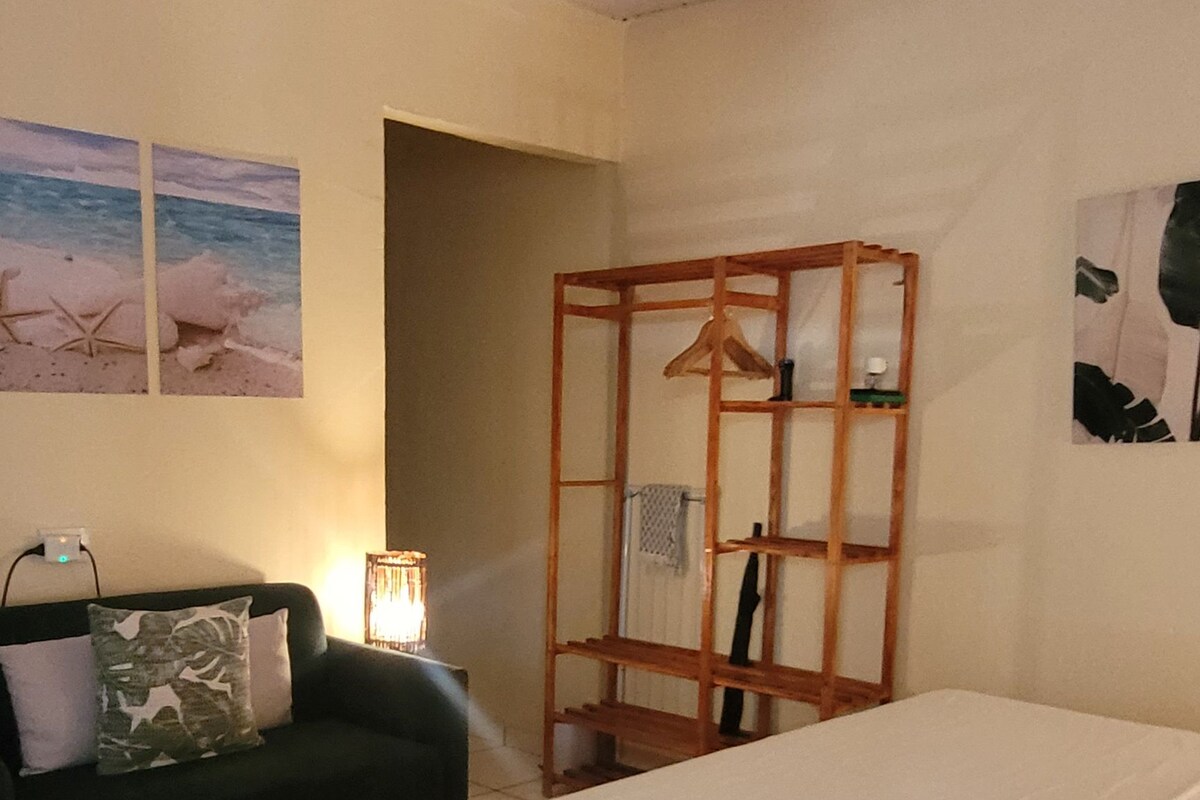 Minibar, rideaux occultants, fer et planche à repasser, Wi-Fi gratuit