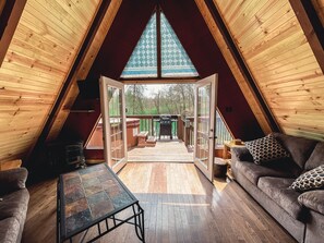 Smart TV, fireplace, DVD player - Edgewater Escape A-frame Cabin (Hocking Hills Area) (Rockbridge)