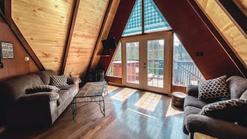 Smart TV, fireplace, DVD player