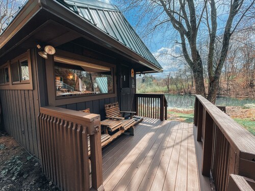 Edgewater Escape A-frame Cabin (Hocking Hills Area)