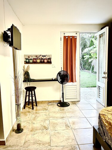Safe Cozy Studio near Airport, Beaches 