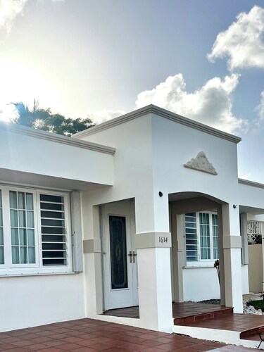 Safe Cozy Studio near Airport, Beaches 