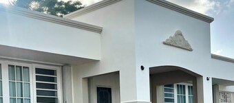 Safe Cozy Studio near Airport, Beaches 