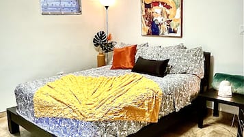 1 dormitori, escriptori, planxa i posts de planxar i wifi gratuïta