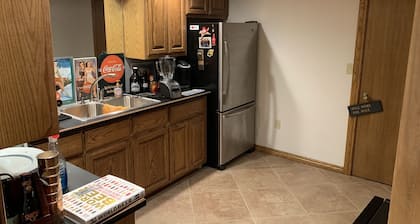 Relaxing, open space farm stay with cattle, downstairs den, fireplace, pooltable