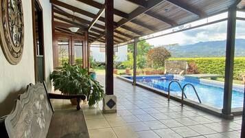 Piscine extérieure, piscine chauffée