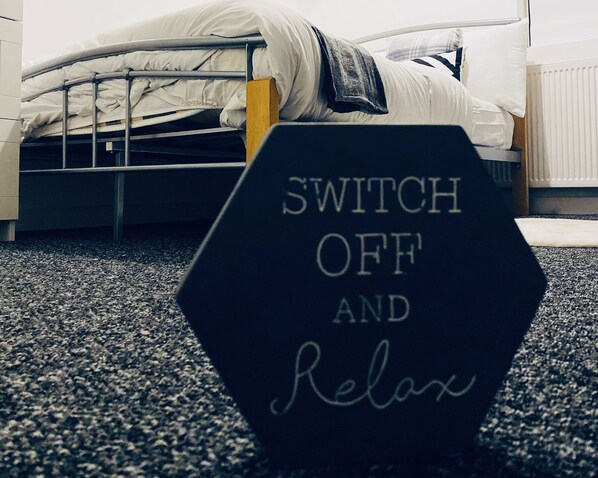 House, Multiple Beds | 4 bedrooms, iron/ironing board, free WiFi, bed sheets - Spacious Four Bedroom Home, 3 Bathrooms - Coventry (Coventry)