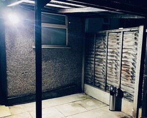 Terrace/patio - Spacious Four Bedroom Home, 3 Bathrooms - Coventry (Coventry)