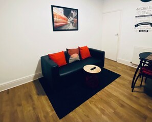 House, Multiple Beds | Living room - Spacious Four Bedroom Home, 3 Bathrooms - Coventry (Coventry)