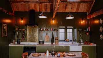 Luxury Cottage, Private Bathroom, Valley View | Shared kitchen