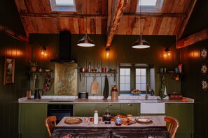 Luxury Cottage, Private Bathroom, Valley View | Shared kitchen