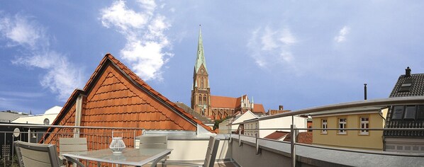 Deluxe Studio, Private Bathroom | Balcony view - Domblick Schwerin (Schwerin)