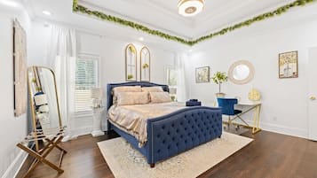 5 Schlafzimmer, Schreibtisch, Bügeleisen/Bügelbrett, Reisekinderbett