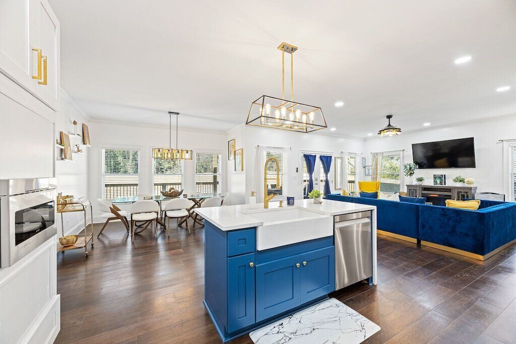 Luxurious 5 Bedroom Mini Mansion Near Downtown Atlanta