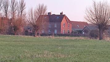 Talo, kylpyhuone makuuhuoneen yhteydessä | Ulkopuoli