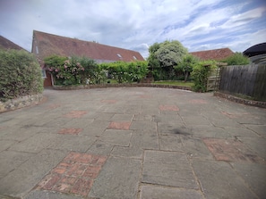 Garden - The Cheese House (Salisbury)