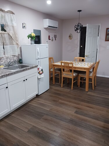 Ocala-Reddick Studio only 11 miles from the World Equestrian Center. Pets ok. 