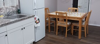 Ocala-Reddick Studio only 11 miles from the World Equestrian Center. Pets ok. 