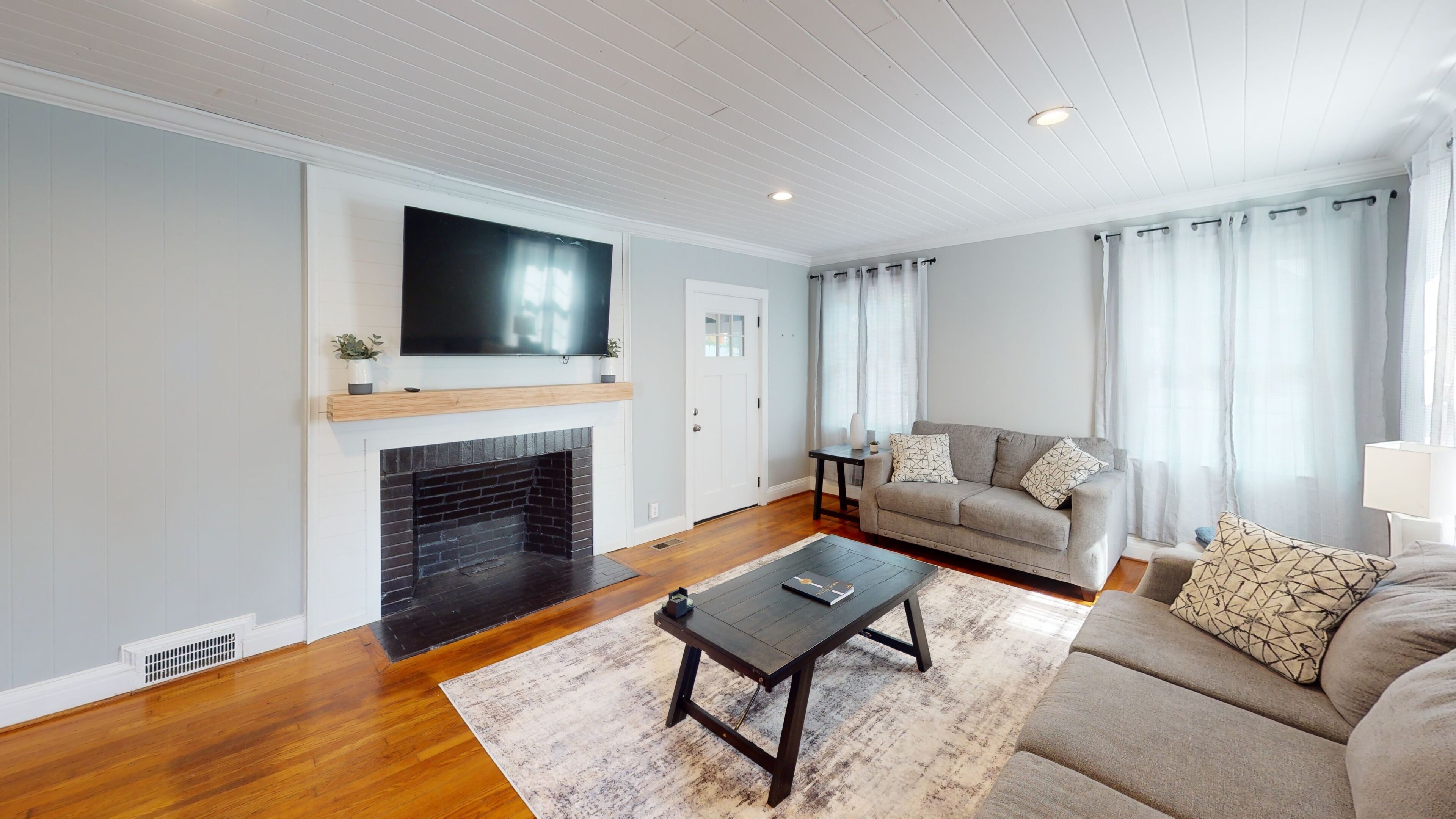 Convenient Northshore 3 Bed 2 Bath Spacious Home