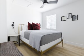 2 slaapkamers, een strijkplank/strijkijzer, wifi, beddengoed