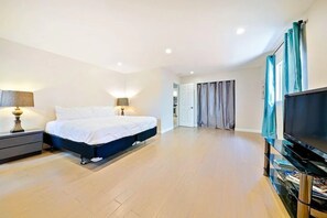 3 bedrooms, free WiFi, bed sheets - Spacious Imperial Beach Home, Views of Estuary + Close to Beach (Imperial Beach)